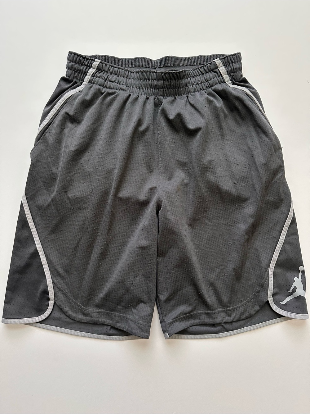 Jordan Men's Gray & Black Athletic Basketball Shorts
